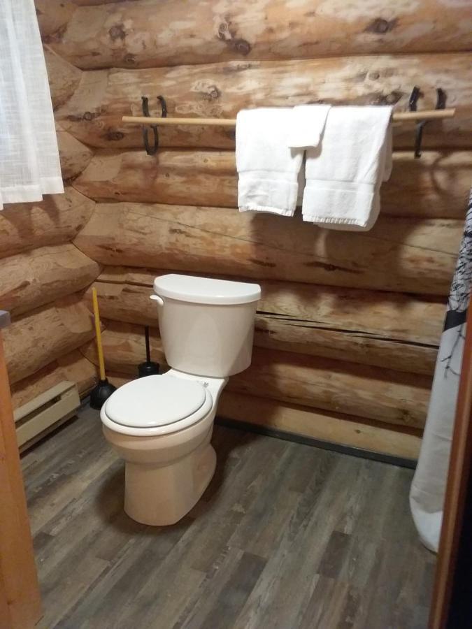 Hotel Wells Gray Guest Ranch Clearwater Exterior foto