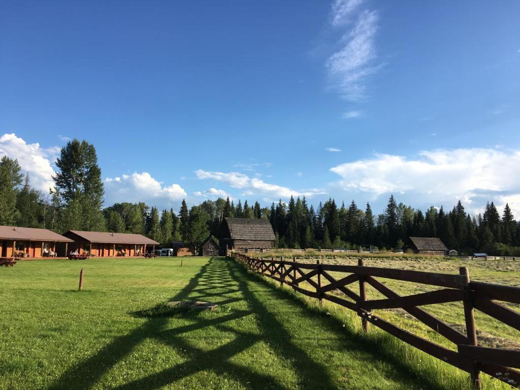 Hotel Wells Gray Guest Ranch Clearwater Exterior foto