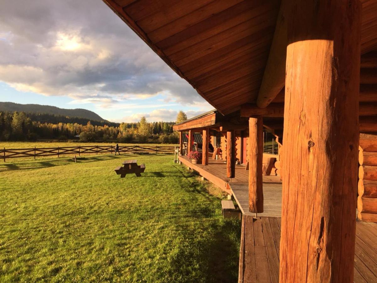 Hotel Wells Gray Guest Ranch Clearwater Exterior foto