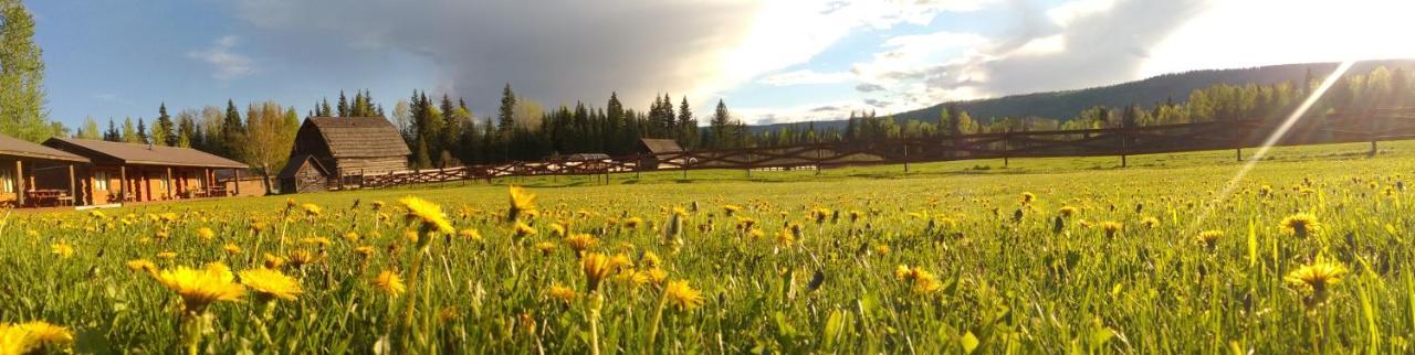Hotel Wells Gray Guest Ranch Clearwater Exterior foto