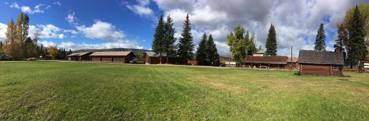Hotel Wells Gray Guest Ranch Clearwater Exterior foto
