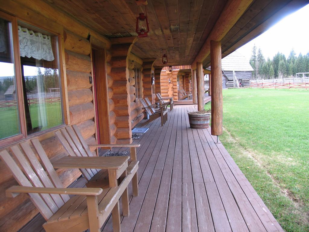 Hotel Wells Gray Guest Ranch Clearwater Exterior foto